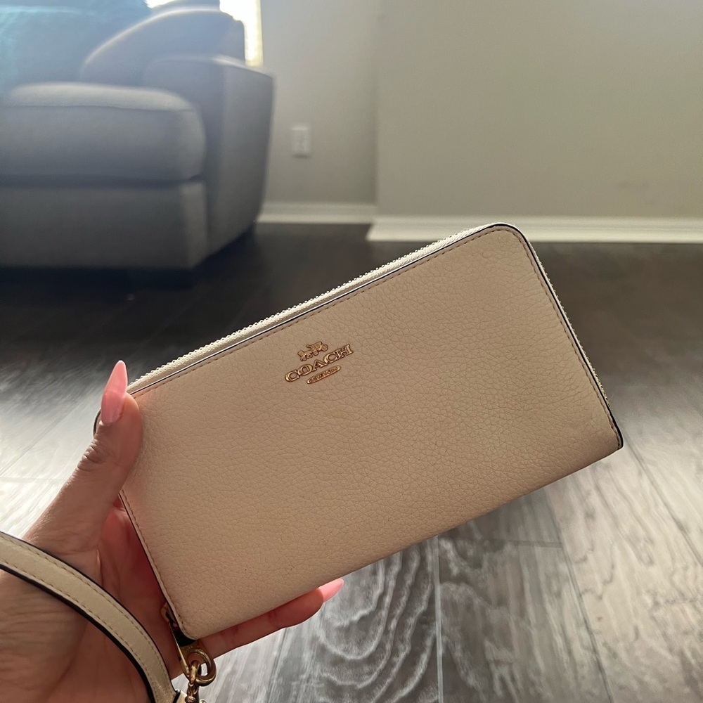 Coach Cream Wristlet Wallet